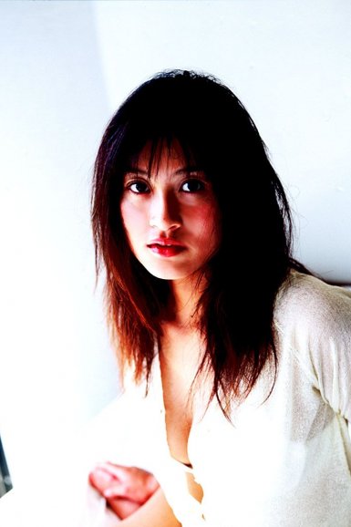 杜憬仪《剑王朝》中化身“腹黑女”容芷  戏外甜美可人戏内狠辣|九游体育官网